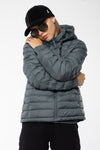 W-STJW839-Lange-Daunenjacke-aus-Recyceltem-Polyester-Oeko-Klamotten-UBARA-Deep-Metal-Vorne2