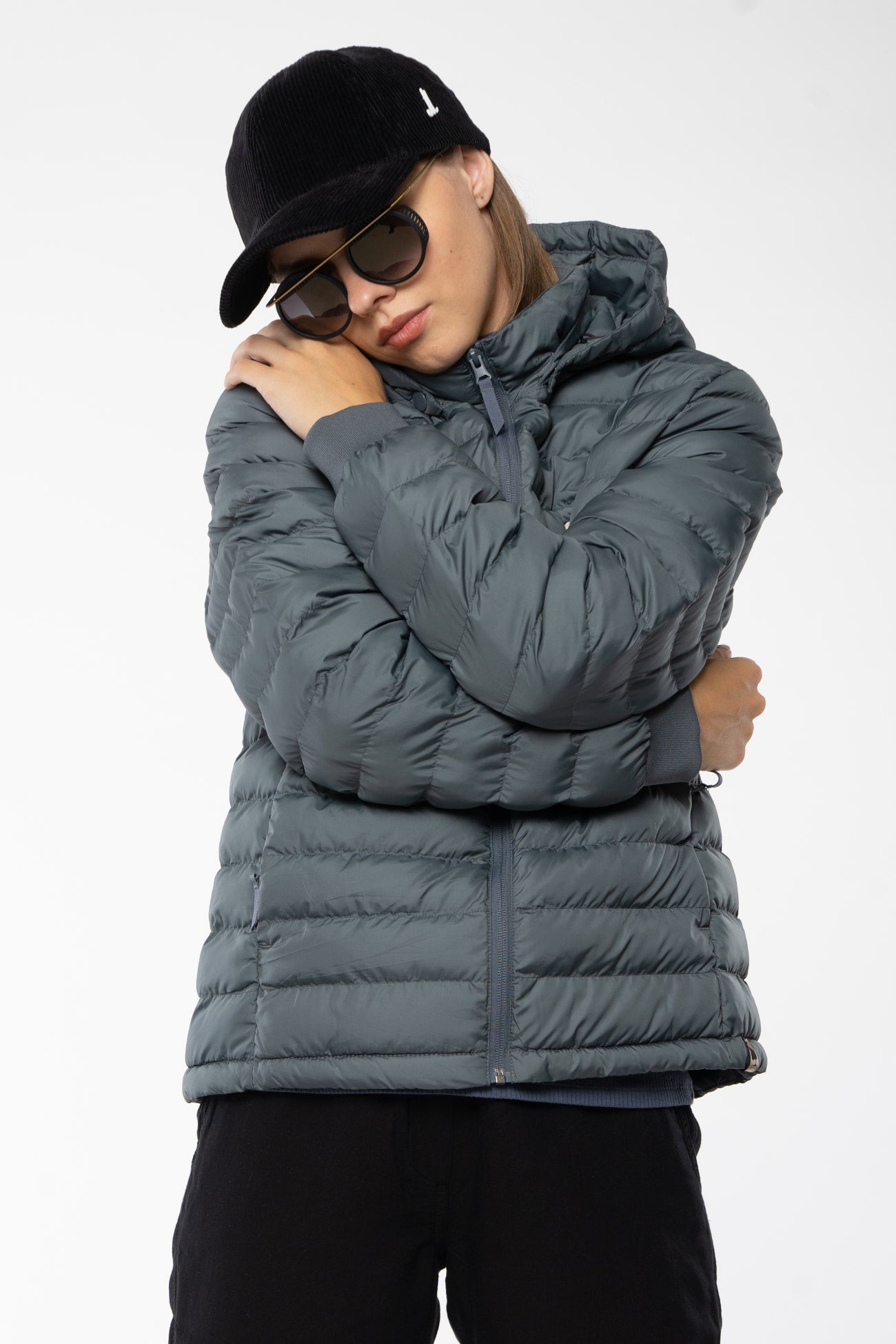 W-STJW839-Lange-Daunenjacke-aus-Recyceltem-Polyester-Oeko-Klamotten-UBARA-Deep-Metal-Vorne2