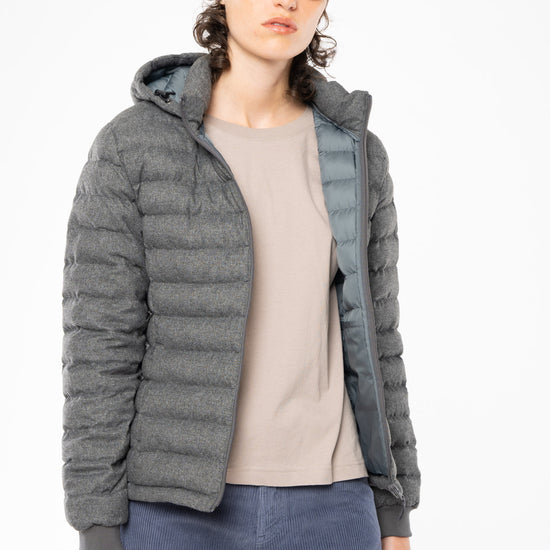 W-STJW897-Weiche-Daunenjacke-aus-Recyceltem-Polyester-Kleidung-Fair-Trade-VALVENDA-Deep-Metal-Heather-Grey-Vorne