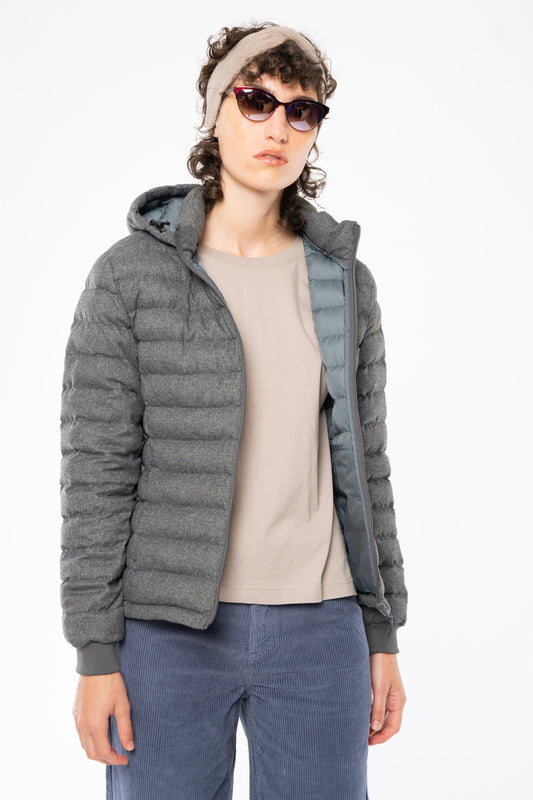 W-STJW897-Weiche-Daunenjacke-aus-Recyceltem-Polyester-Kleidung-Fair-Trade-VALVENDA-Deep-Metal-Heather-Grey-Vorne