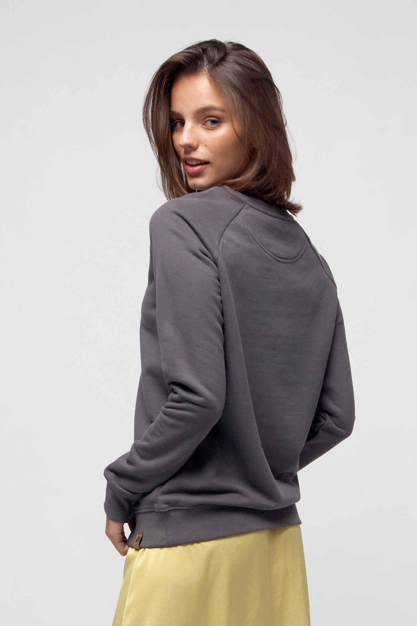 W-STSW146-Sweatshirt-fuer-Damen-aus-Bio-Baumwole-recycled-Anthrazite-Hinten