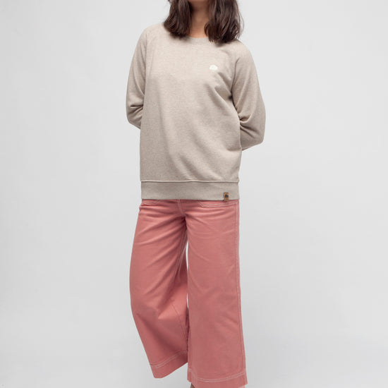 W-STSW146-Sweatshirt-fuer-Damen-aus-Bio-Baumwolle-recycled-Heather-Sand-Vorne-2