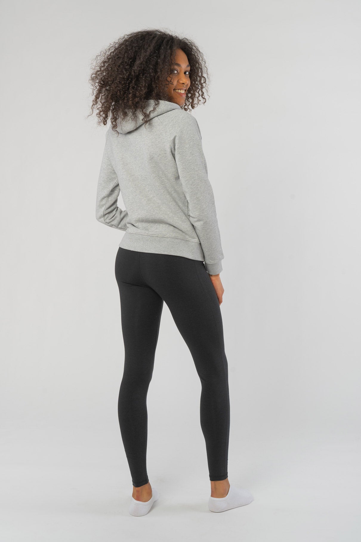 W-STSW148-Standard-Hoodie-aus-Bio-Baumwolle-Kleidung-Oekologisch-Frauen-PETUNIA-Heather-Grey-Vorne1