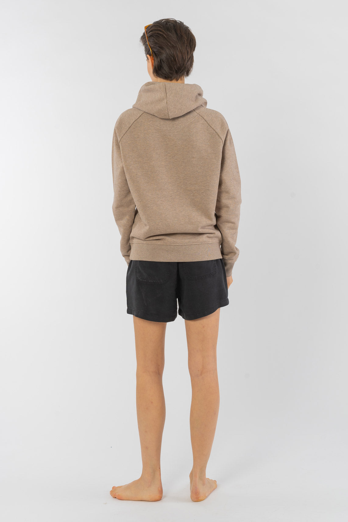 W-STSW148-Standard-Hoodie-aus-Bio-Baumwolle-Kleidung-Oekologisch-Frauen-PETUNIA-Heather-Sand-Vorne1