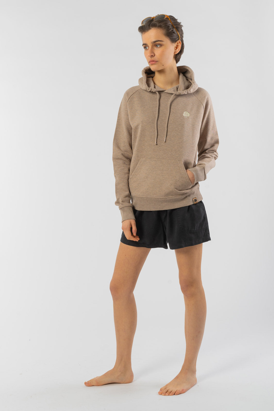 W-STSW148-Standard-Hoodie-aus-Bio-Baumwolle-Kleidung-Oekologisch-Frauen-PETUNIA-Heather-Sand-Vorne4