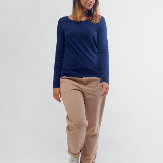 W-STTW021-Longsleeve-Bio-Nachhaltig-Standard-Black-Heather-Blue-Vorne-2