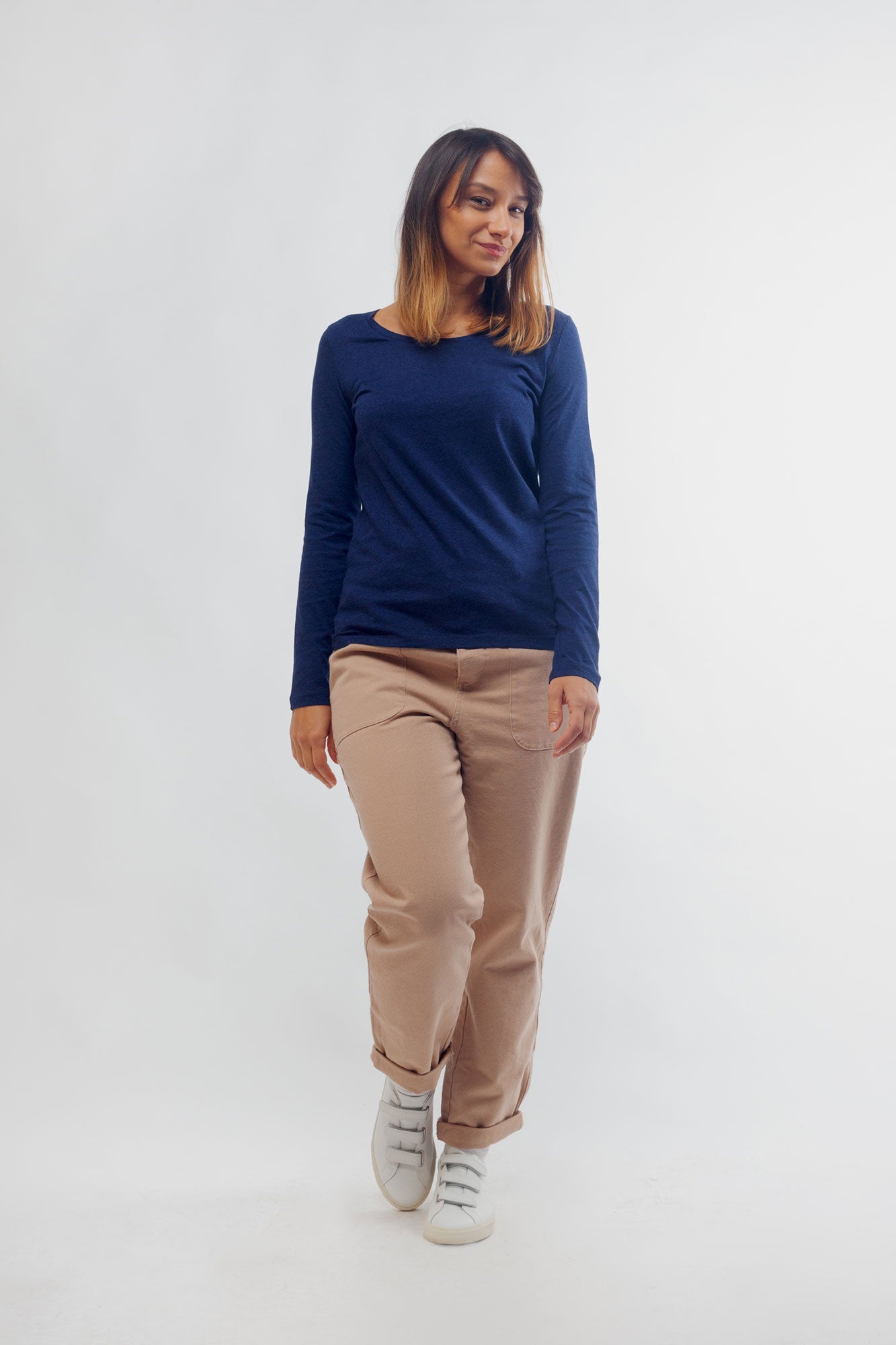 W-STTW021-Longsleeve-Bio-Nachhaltig-Standard-Black-Heather-Blue-Vorne-2