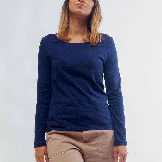W-STTW021-Longsleeve-Bio-Nachhaltig-Standard-Black-Heather-Blue-Vorne