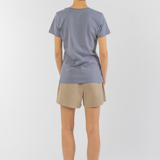 W-STTW032-Standard-T-Shirt-aus-Bio-Baumwolle-Fair-Produzierte-Mode-Frauen-SARIKA-Lava-Grey-Vorne1