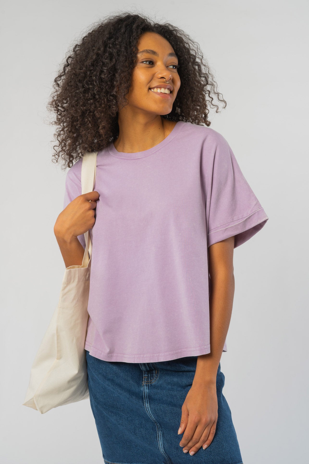W-STTW068-Relaxed-Vintage-T-Shirt-aus-Bio-Baumwolle-Fair-Trade-Sweatshirt-Frauen-MEISSA-Garmed-Dyed-Aged-Lilac-Petal-Vorne2