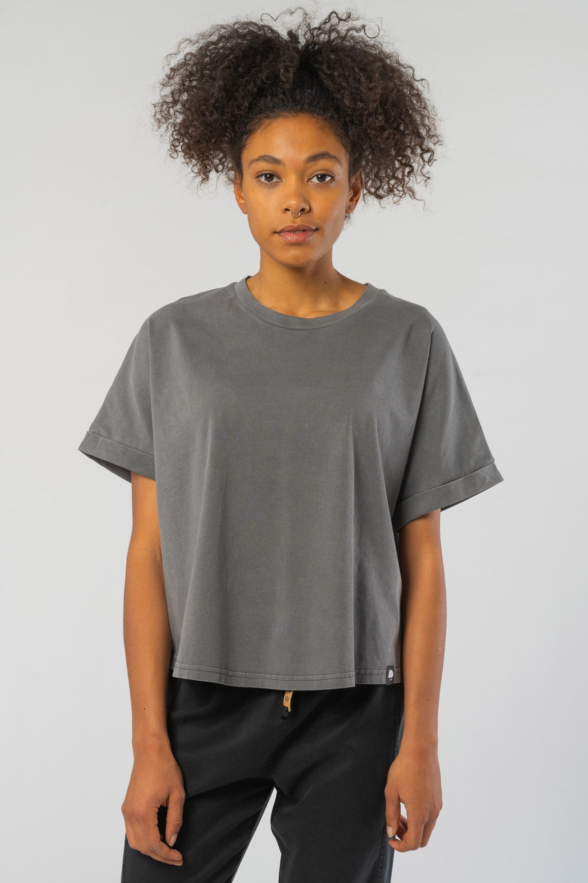 W-STTW068-Relaxed-Vintage-T-Shirt-aus-Bio-Baumwolle-Fair-Trade-T-Shirt-Unisex-MEISSA-Garment-Dyed-Mid-Anthracite-Vorne2