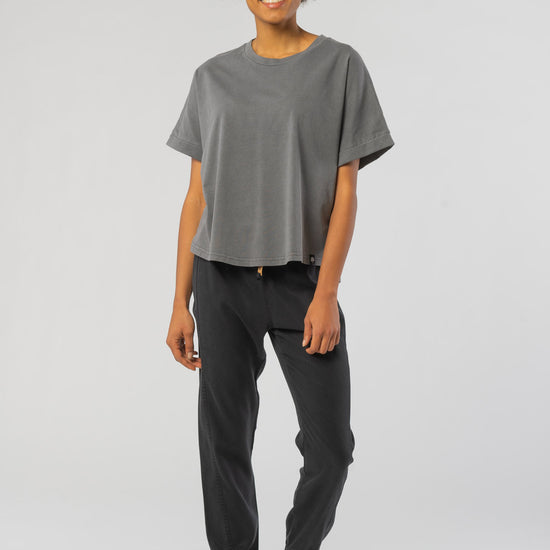 W-STTW068-Relaxed-Vintage-T-Shirt-aus-Bio-Baumwolle-Fair-Trade-T-Shirt-Unisex-MEISSA-Garment-Dyed-Mid-Anthracite-Vorne4