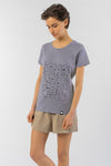 W-STTW172-Basic-T-Shirt-aus-Bio-Baumwolle-Bedrucktes-Design-CASSIMA-Flying-Birds-Lavender-Model