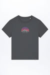 W-STTW172-Basic-T-Shirt-aus-Bio-Baumwolle-Bedrucktes-Design-CASSIMA-Global-Spirit-Anthracite