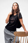 W-STTW172-Basic-T-Shirt-aus-Bio-Baumwolle-Bedrucktes-Design-CASSIMA-Grow-Black-Model