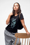 W-STTW172-Basic-T-Shirt-aus-Bio-Baumwolle-Bedrucktes-Design-CASSIMA-Jelly-Black-Model