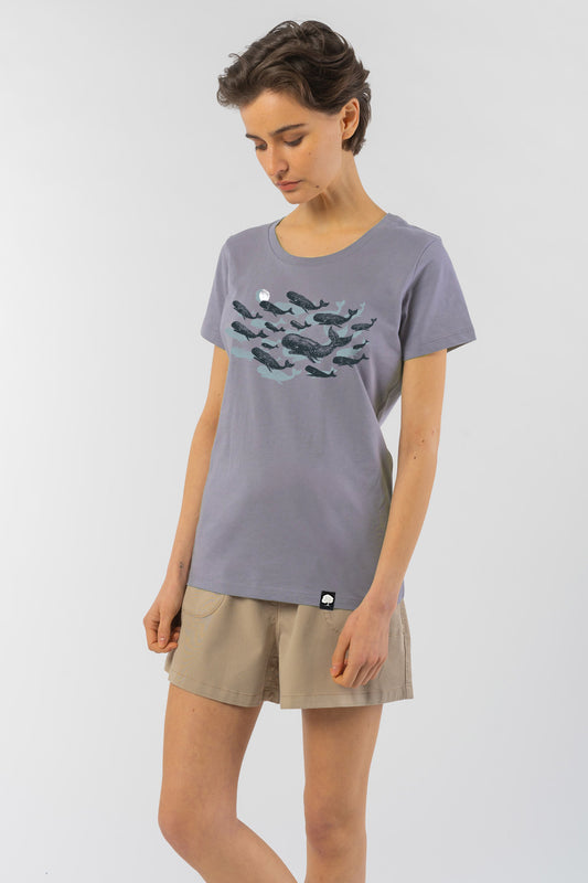 W-STTW172-Basic-T-Shirt-aus-Bio-Baumwolle-Bedrucktes-Design-CASSIMA-Leviathan-Lavender-Model