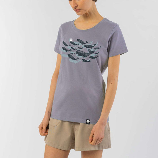 W-STTW172-Basic-T-Shirt-aus-Bio-Baumwolle-Bedrucktes-Design-CASSIMA-Leviathan-Lavender-Model