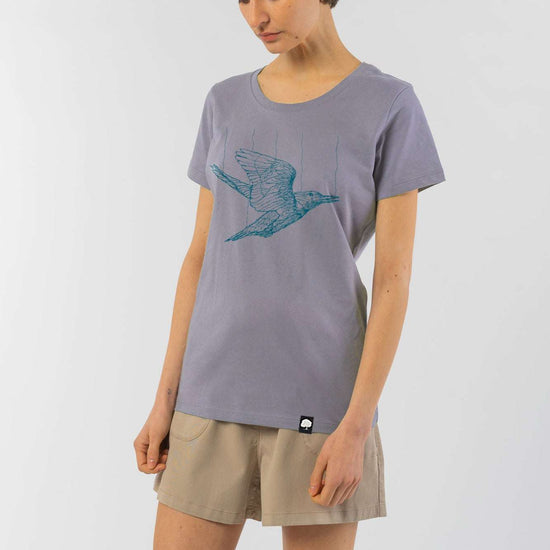 W-STTW172-Basic-T-Shirt-aus-Bio-Baumwolle-Bedrucktes-Design-Freedom-Bird-Lavender-Model