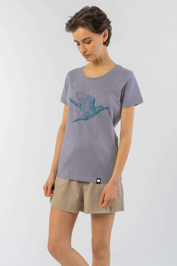 W-STTW172-Basic-T-Shirt-aus-Bio-Baumwolle-Bedrucktes-Design-Freedom-Bird-Lavender-Model