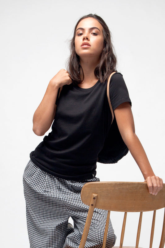 W-STTW172-Basic-T-Shirt-aus-Bio-Baumwolle-Produktionsschritte-Bio-Kleidung-CASSIMA-Black-Vorne2
