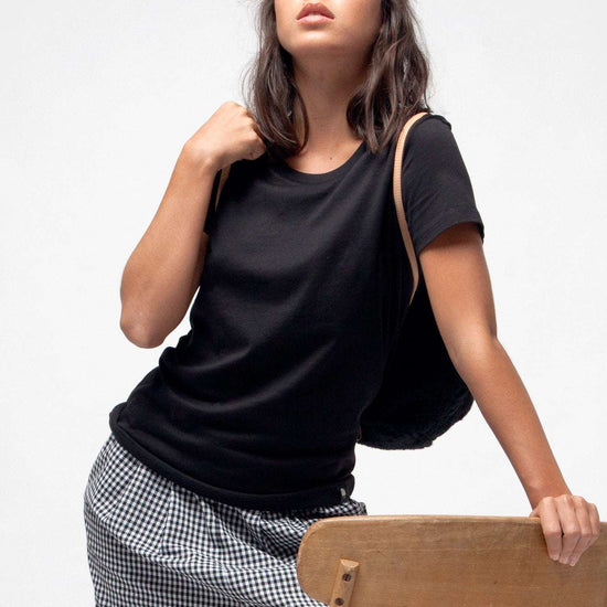 W-STTW172-Basic-T-Shirt-aus-Bio-Baumwolle-Produktionsschritte-Bio-Kleidung-CASSIMA-Black-Vorne2