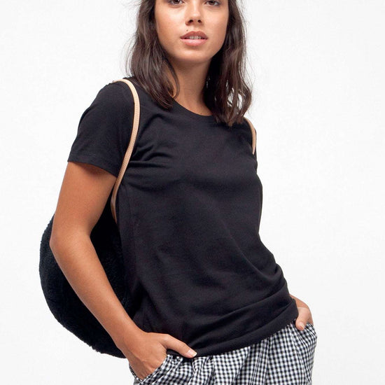 W-STTW172-Basic-T-Shirt-aus-Bio-Baumwolle-Produktionsschritte-Bio-Kleidung-CASSIMA-Black-Vorne4