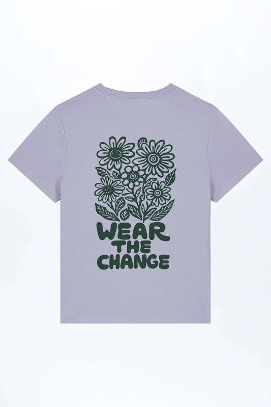 Damen-T-Shirt flieder mit Blumenprint und „WEAR THE CHANGE“.