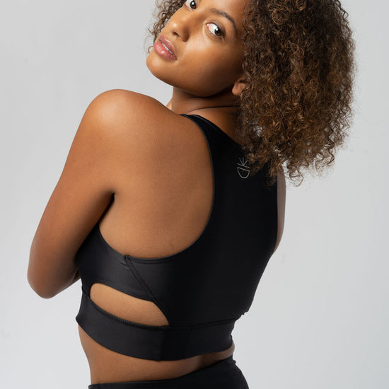 W-Shape-My-World-Yoga-Bustier-aus-ECONYL-R-Bio-Mode-Jet-Black-Vorne