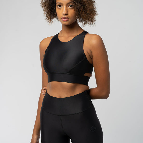 W-Shape-My-World-Yoga-Bustier-aus-ECONYL-R-Bio-Mode-Jet-Black-Vorne2