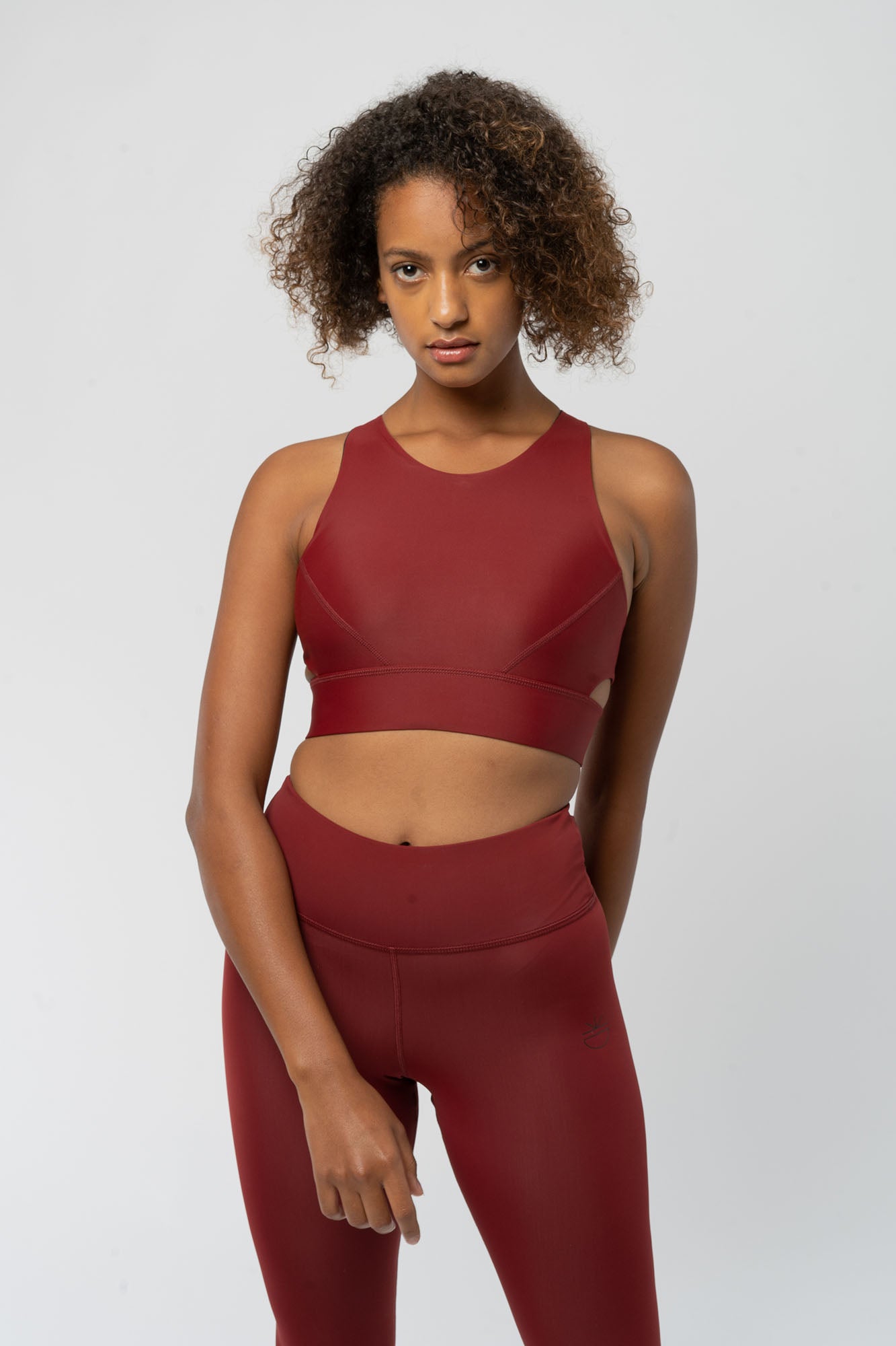 W-Shape-My-World-Yoga-Bustier-aus-ECONYL-R-Bio-Onlineshop-Nairobi-Vorne2