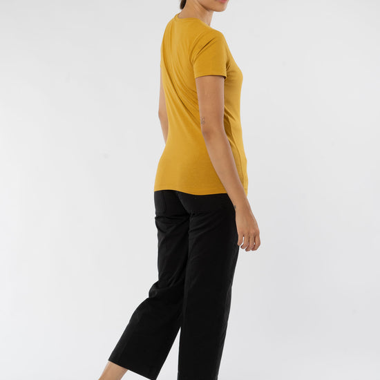 W-Standard-Frauen-T-Shirt-aus-Bio-Baumwolle-Bio-Kleidung-Ochre-Hinten