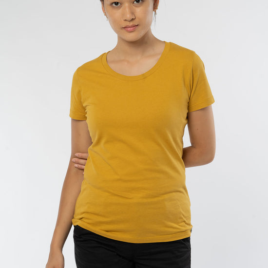 W-Standard-Frauen-T-Shirt-aus-Bio-Baumwolle-Bio-Kleidung-Ochre-Vorne