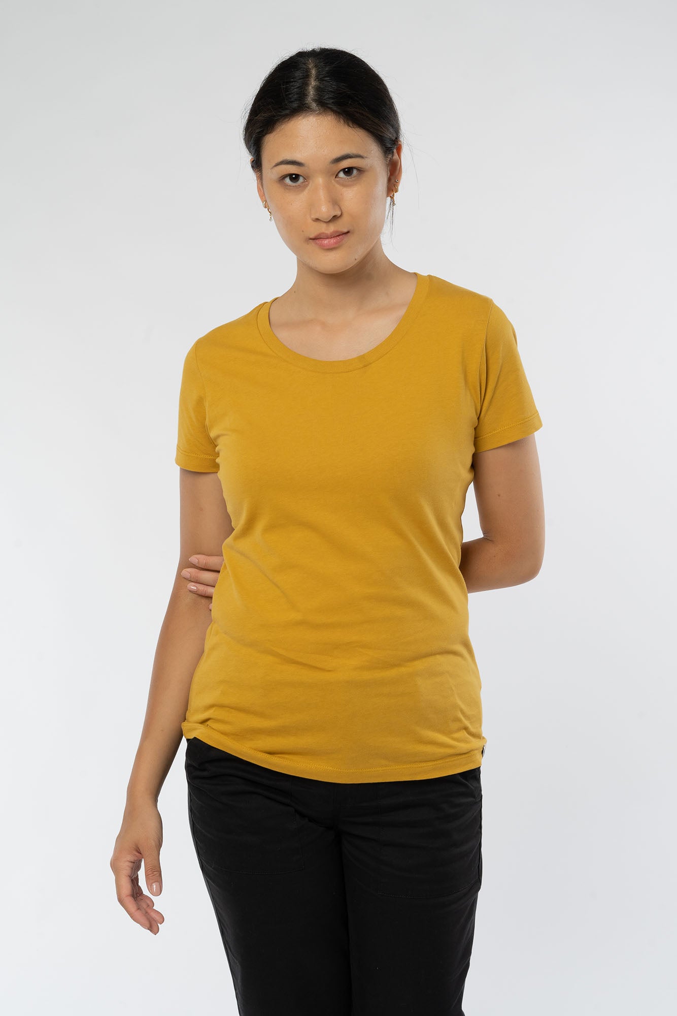 W-Standard-Frauen-T-Shirt-aus-Bio-Baumwolle-Bio-Kleidung-Ochre-Vorne