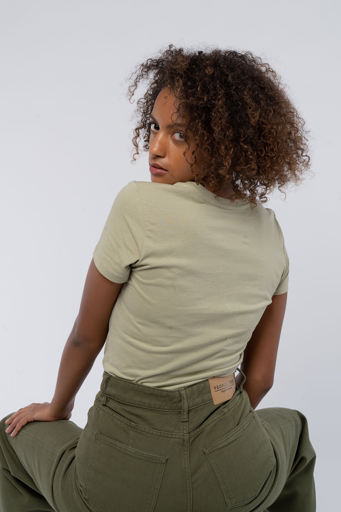 W-Standard-Frauen-T-Shirt-aus-Bio-Baumwolle-Bio-Kleidung-Sage-Hinten
