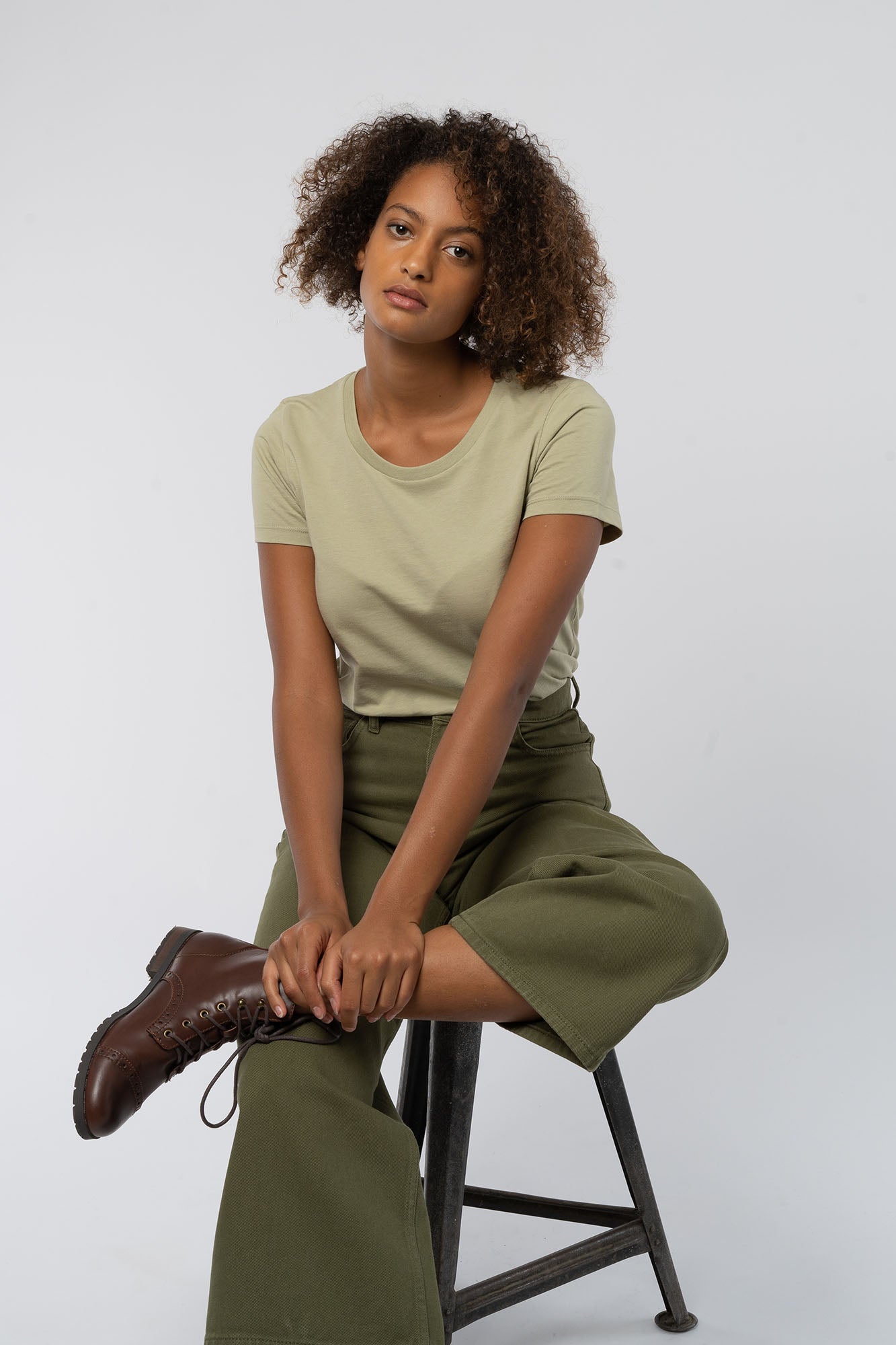W-Standard-Frauen-T-Shirt-aus-Bio-Baumwolle-Bio-Kleidung-Sage-Vorne2