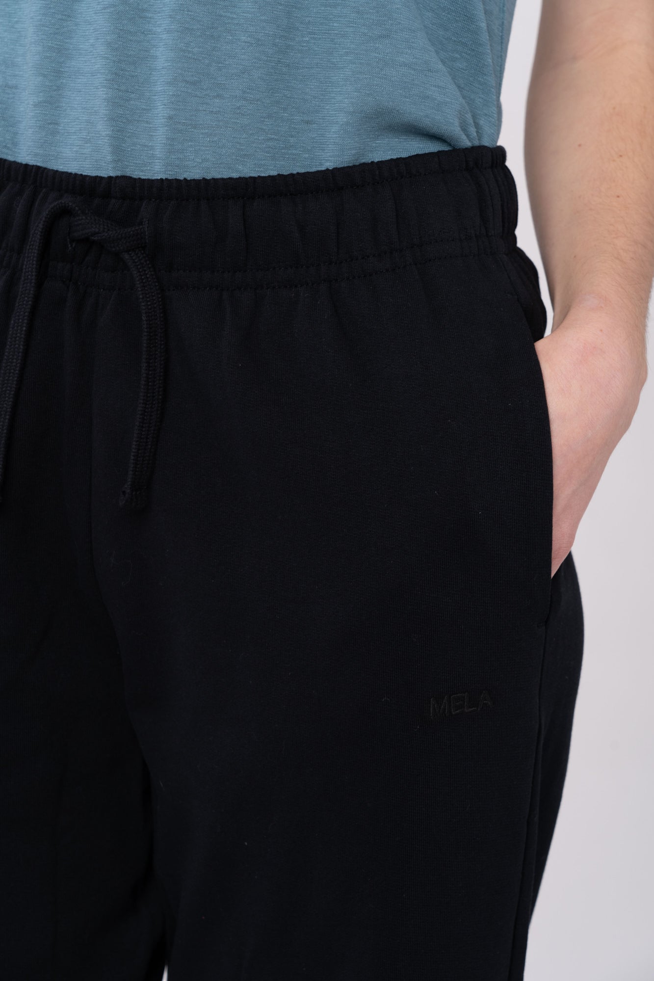 W-T435UU-NY1-12-Black-Vorne3