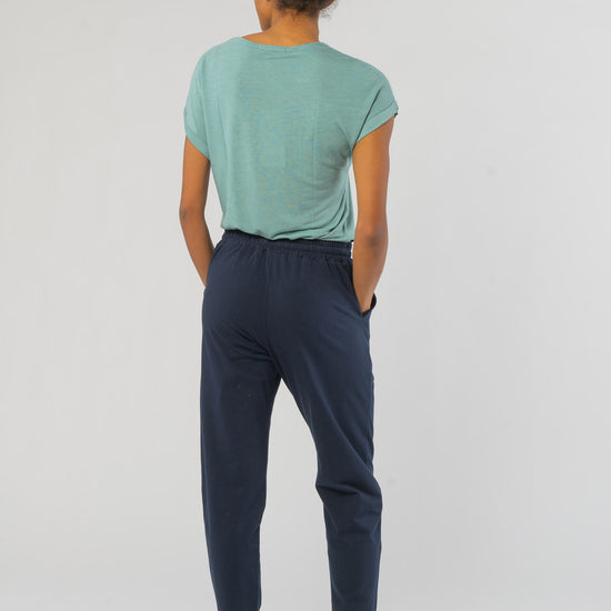 W-T435UU-Sasha-Trousers-aus-Bio-Baumwolle-Bio-Bekleidung-Frauen-SASHA-Navy-Vorne2