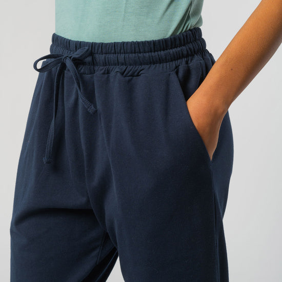 W-T435UU-Sasha-Trousers-aus-Bio-Baumwolle-Bio-Bekleidung-Frauen-SASHA-Navy-Vorne4