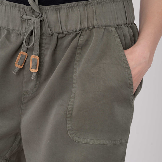 W-TCW1285-Agave-Green-Instow-Short-Vorne2