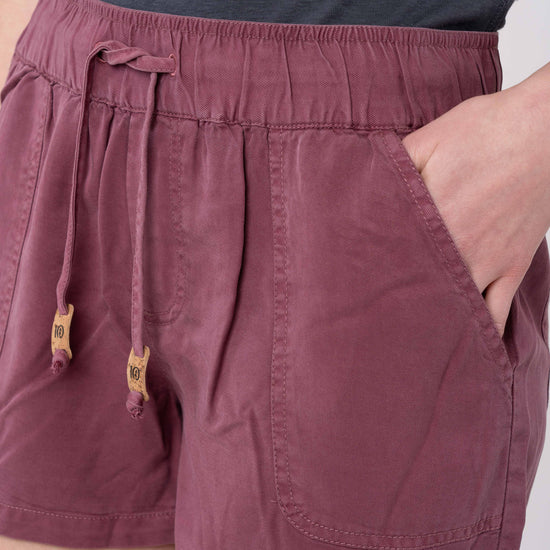 W-TCW1285-INSTOW-Short-aus-Lyocell-Bio-Baumwoll-Kleidung-ALDANIA-Crushed-Berry-Vorne2