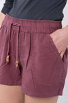 W-TCW1285-INSTOW-Short-aus-Lyocell-Bio-Baumwoll-Kleidung-ALDANIA-Crushed-Berry-Vorne2