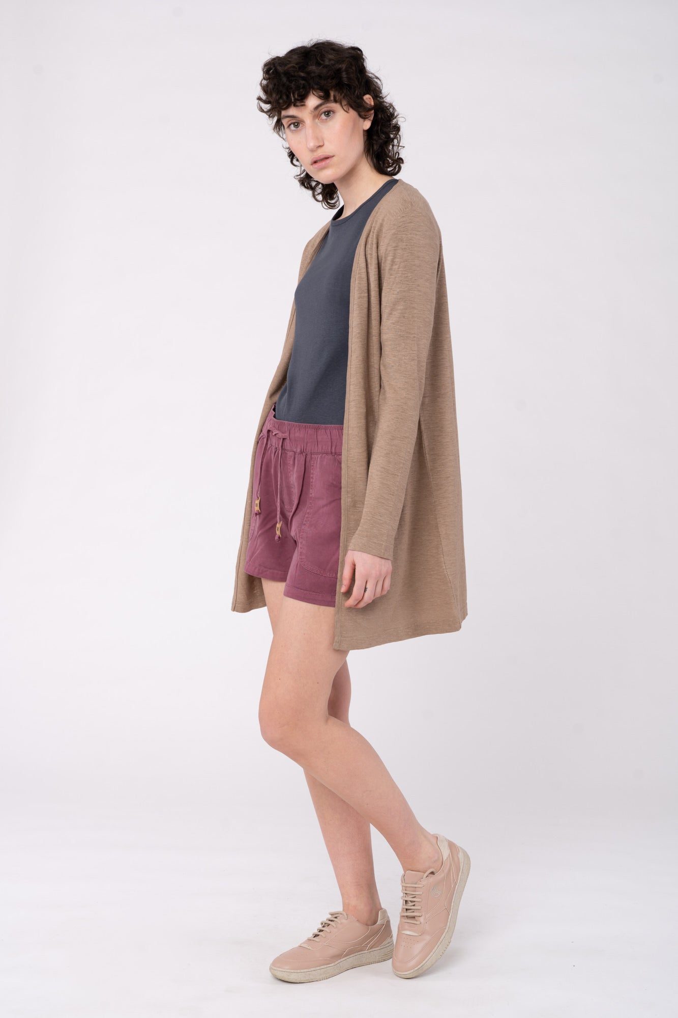 W-TCW1285-INSTOW-Short-aus-Lyocell-Bio-Baumwoll-Kleidung-ALDANIA-Crushed-Berry-Vorne3