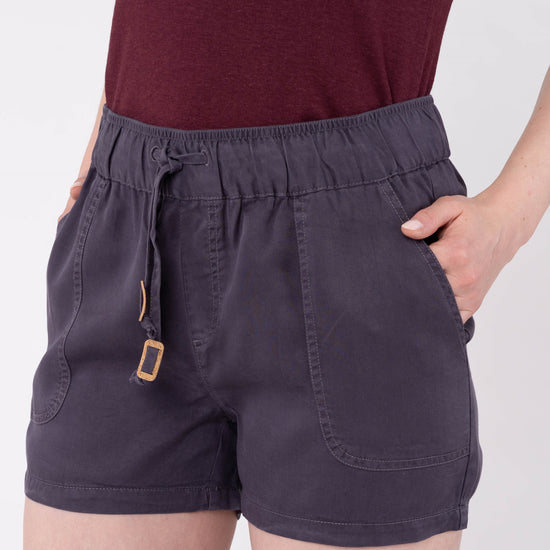 W-TCW1285-INSTOW-Short-aus-Lyocell-Bio-Baumwoll-Kleidung-ALDANIA-Periscope-Grey-Vorne1