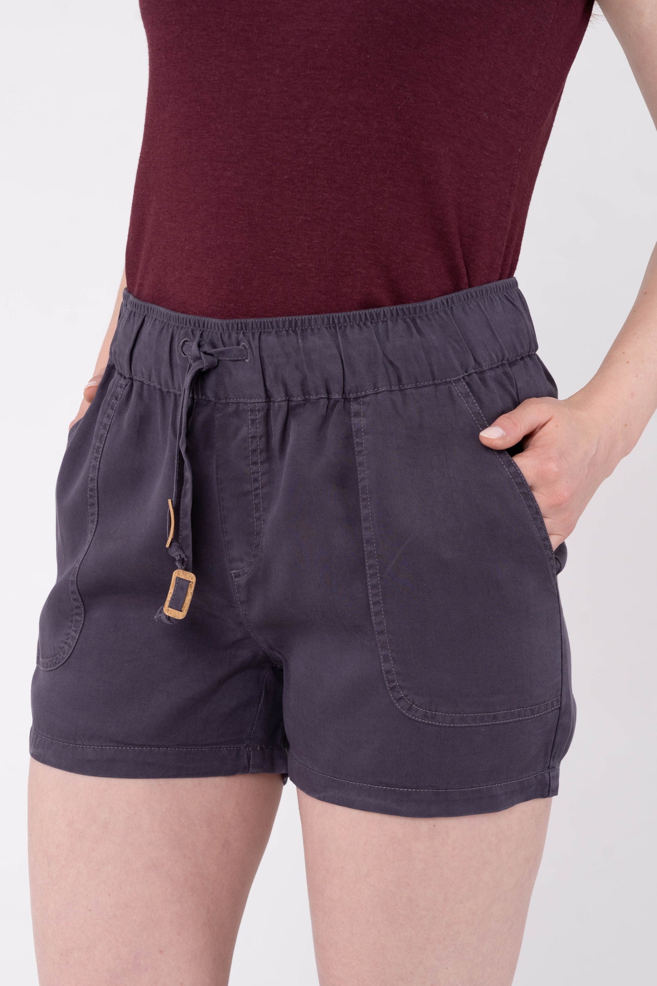 W-TCW1285-INSTOW-Short-aus-Lyocell-Bio-Baumwoll-Kleidung-ALDANIA-Periscope-Grey-Vorne1
