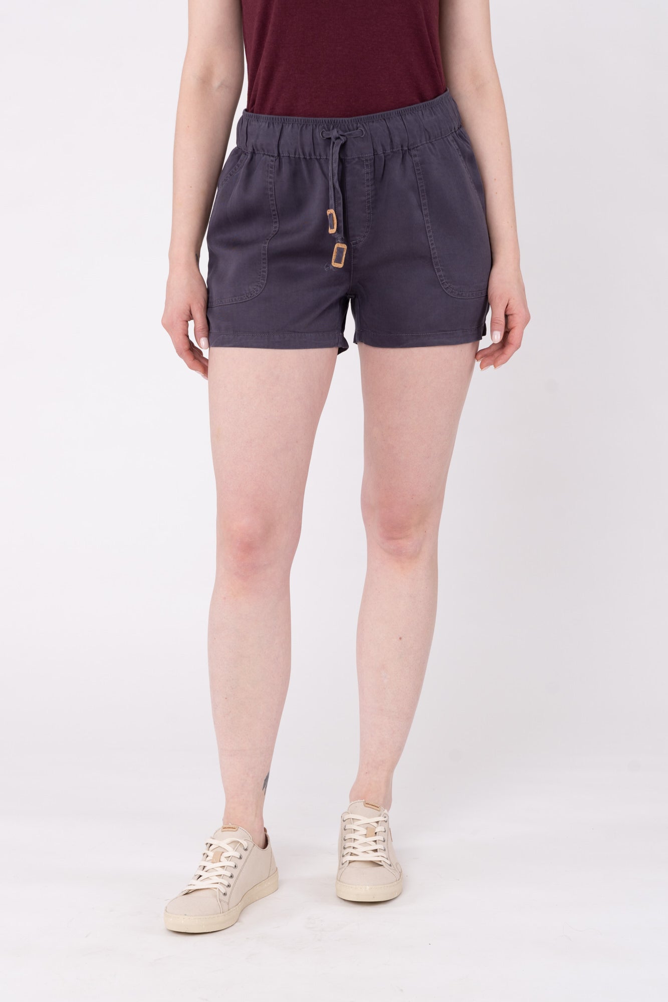 W-TCW1285-INSTOW-Short-aus-Lyocell-Bio-Baumwoll-Kleidung-ALDANIA-Periscope-Grey-Vorne4