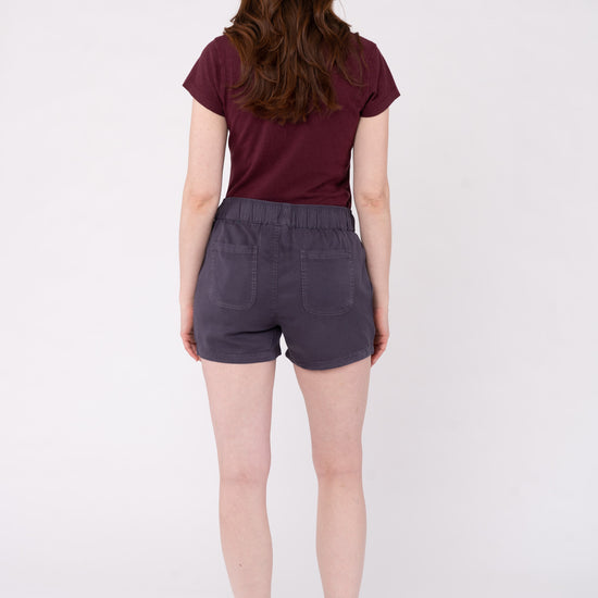 W-TCW1285-INSTOW-Short-aus-Lyocell-Bio-Baumwoll-Kleidung-ALDANIA-Periscope-Grey-Vorne5