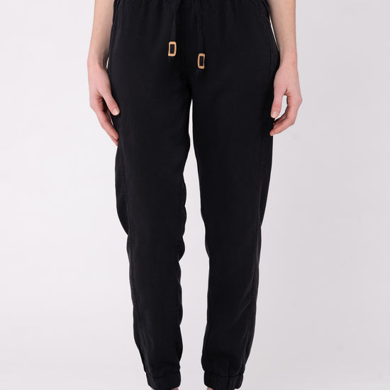 W-TCW1551-Colwood-Black-Vorne2