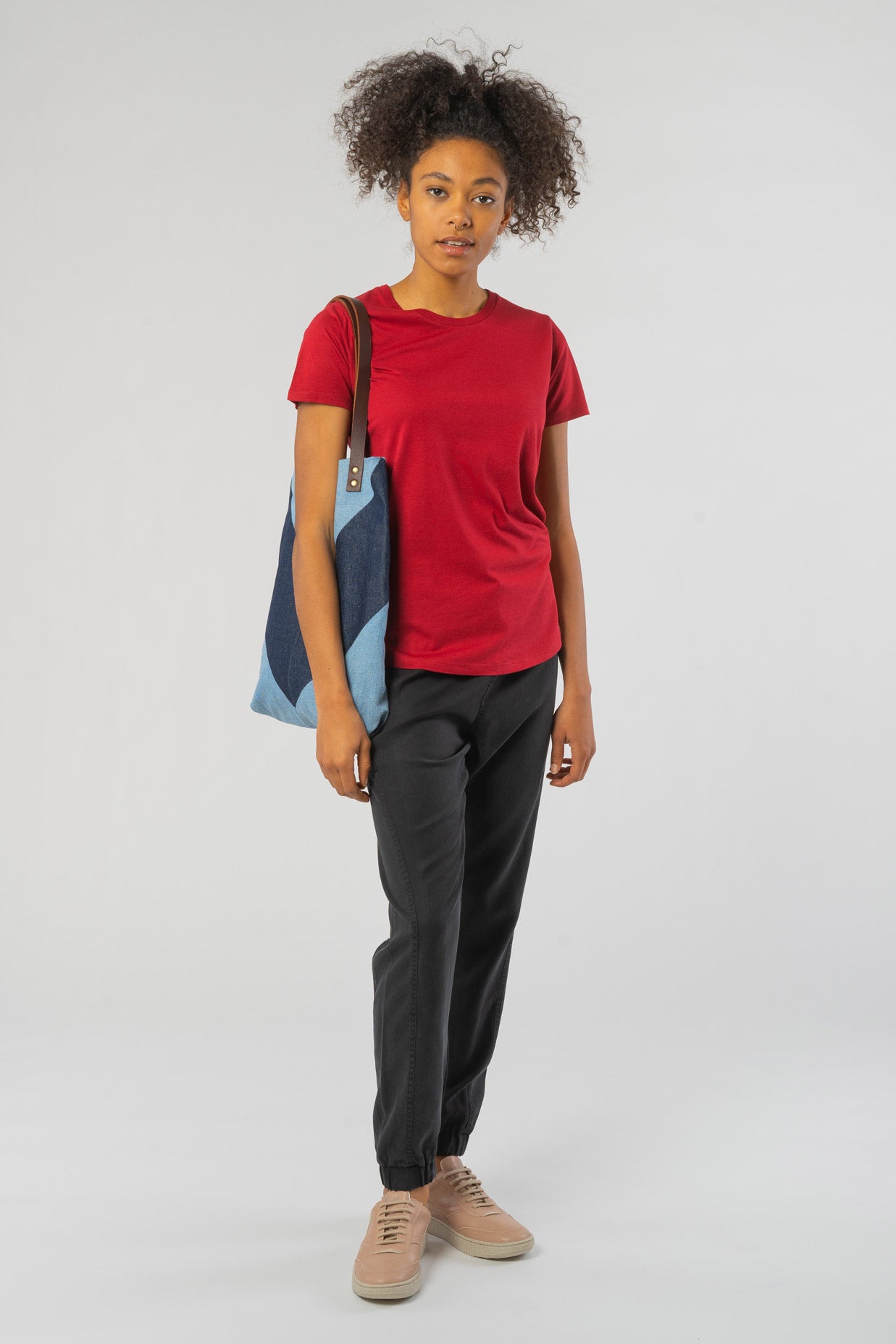 W-TCW1551-Colwood-Jogger-aus-TENCEL-Mode-Onlineshop-Frauen-YUKA-Meteorite-Black-Vorne1