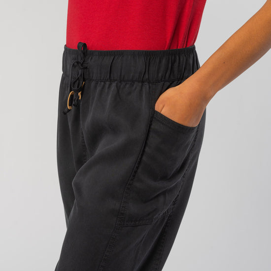 W-TCW1551-Colwood-Jogger-aus-TENCEL-Mode-Onlineshop-Frauen-YUKA-Meteorite-Black-Vorne4